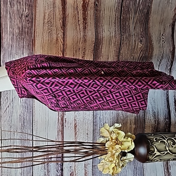 NEW DANA BUCHMAN CRANBERRY & BLACK LONG ROLL TAB SLEEVE BUTTON UP BLOUSE - Picture 3 of 16